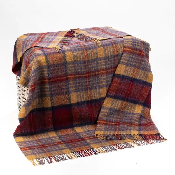 Grande couverture Irlandaise à carreaux marron et mauve