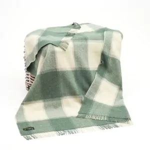 Couverture en laine verte et blanche