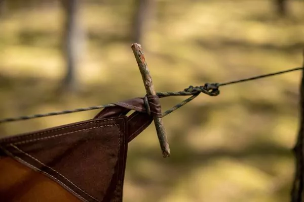 Attache bâche survival oilskin tarp
